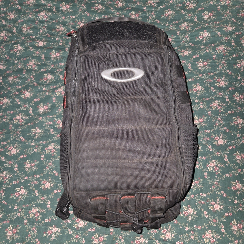Oakley Extractor Tactical Sling Bag